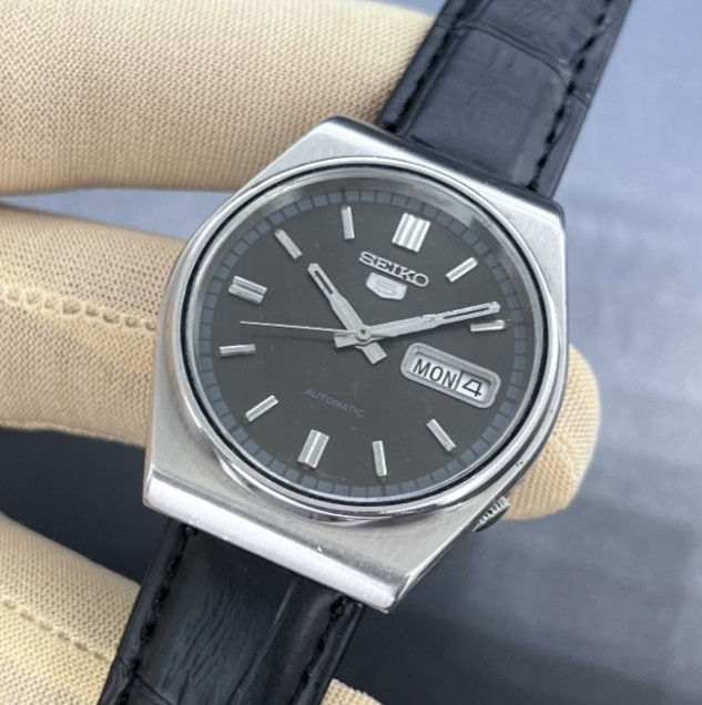 Vintage Seiko 5 Automatic Matte Black Dial Japan Made Men’s Watch 6309-8830.