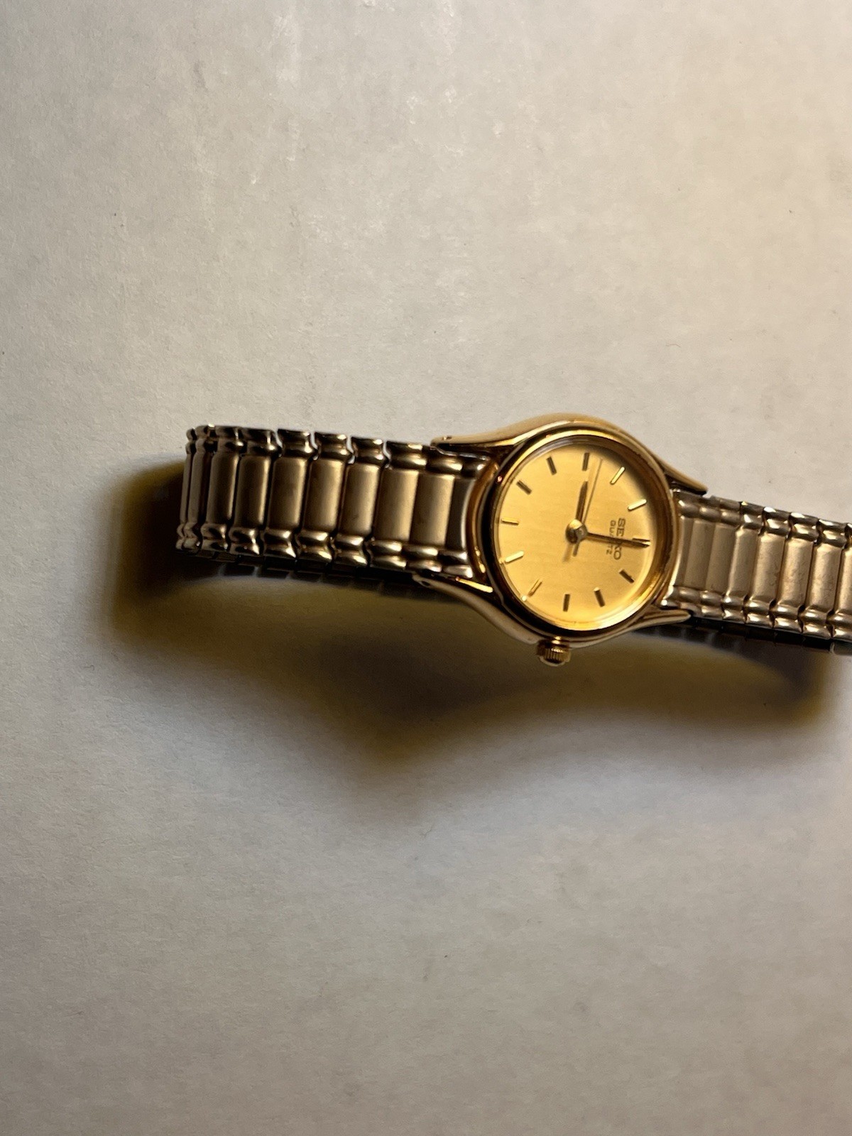 VTG Seiko Women 1N01-0E19 Gold Expansion Quartz Analog 20mm Watch Needs Battery
