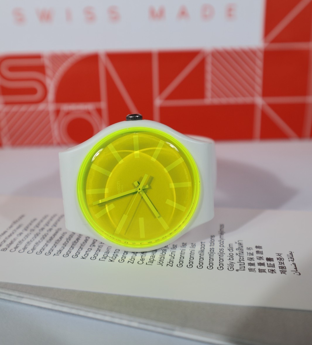 New Limited Swiss Swatch LEMONEON Neon Yellow Dial Unisex Watch SUOW165 41MM Rar