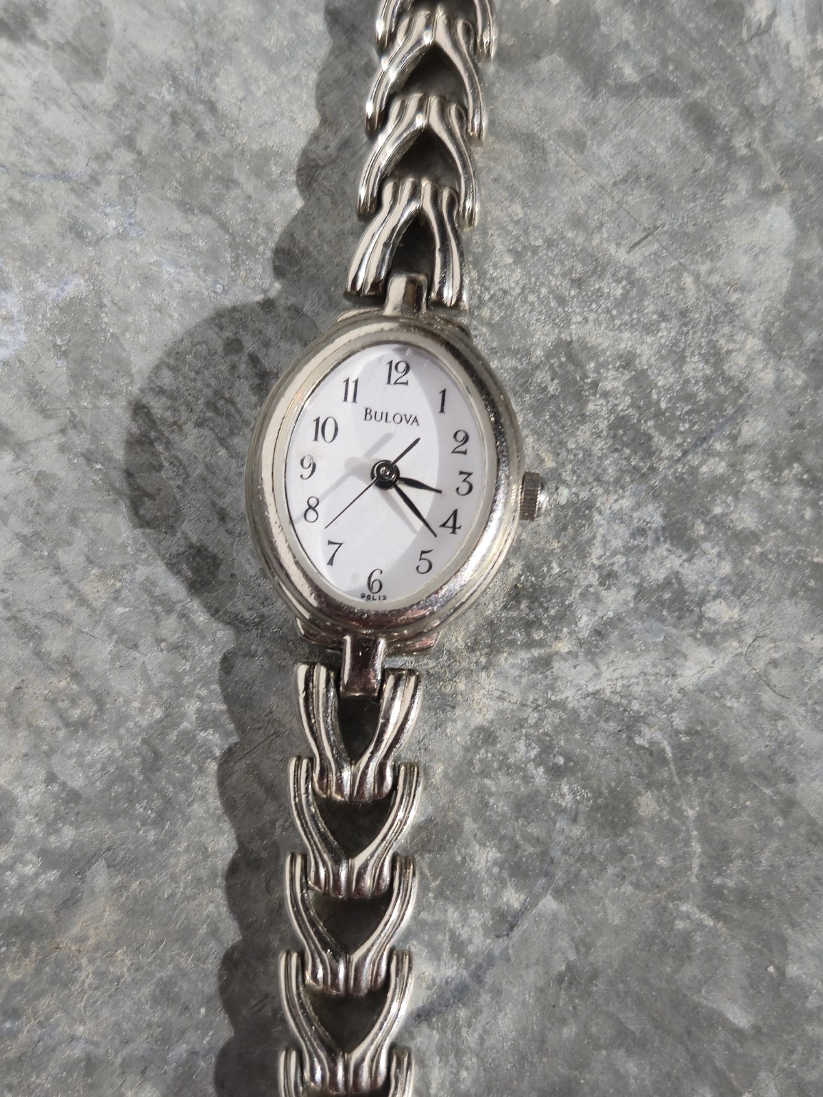 Vtg Bulova Quartz A3 Womens Dress Watch Oval White Dial Silver Tone 96L12 7in
