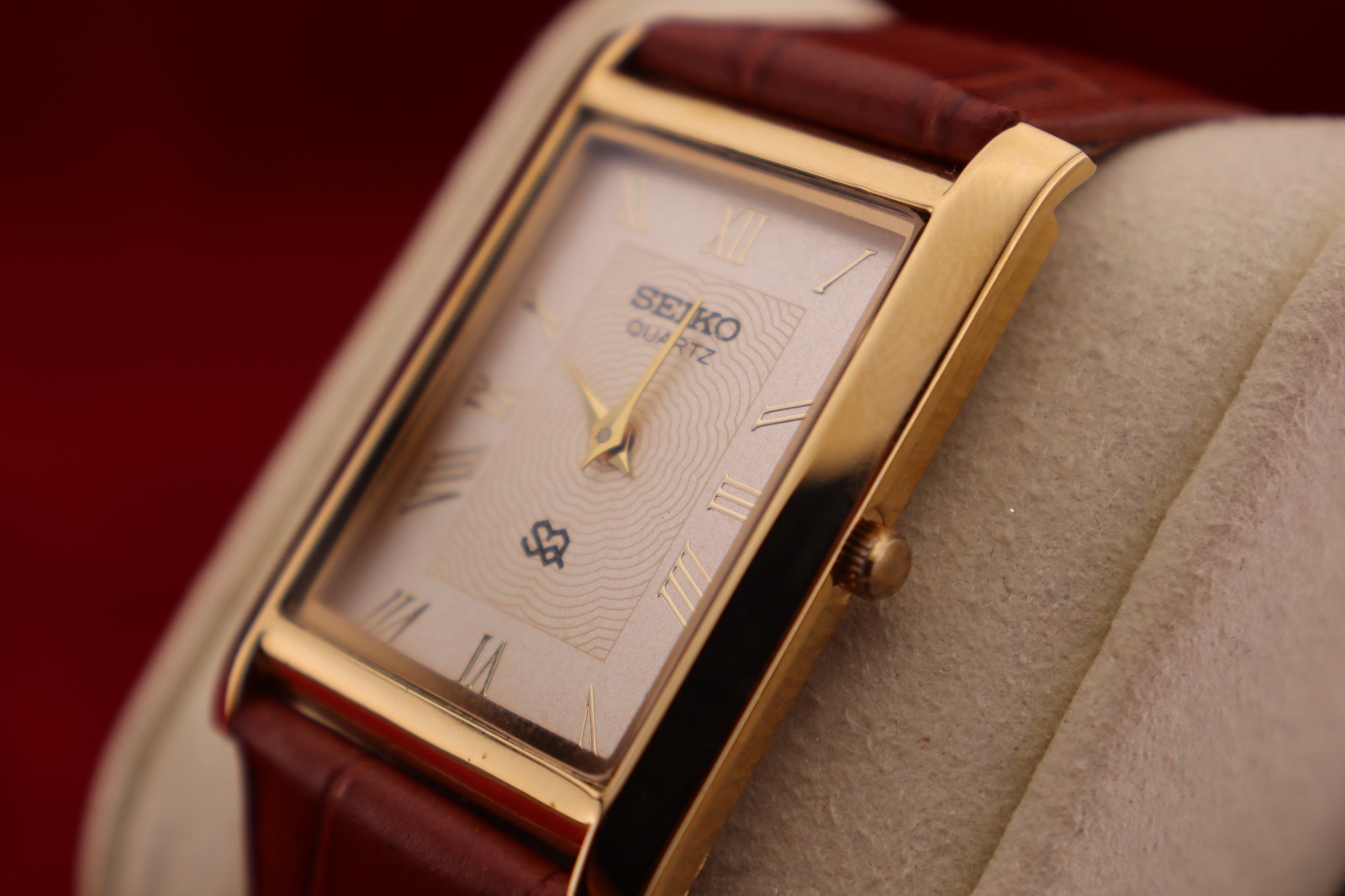 ⌚✨ Vintage Seiko Slim Quartz Gentlemen’s Gold Dial ,Light Brown Dress Watch