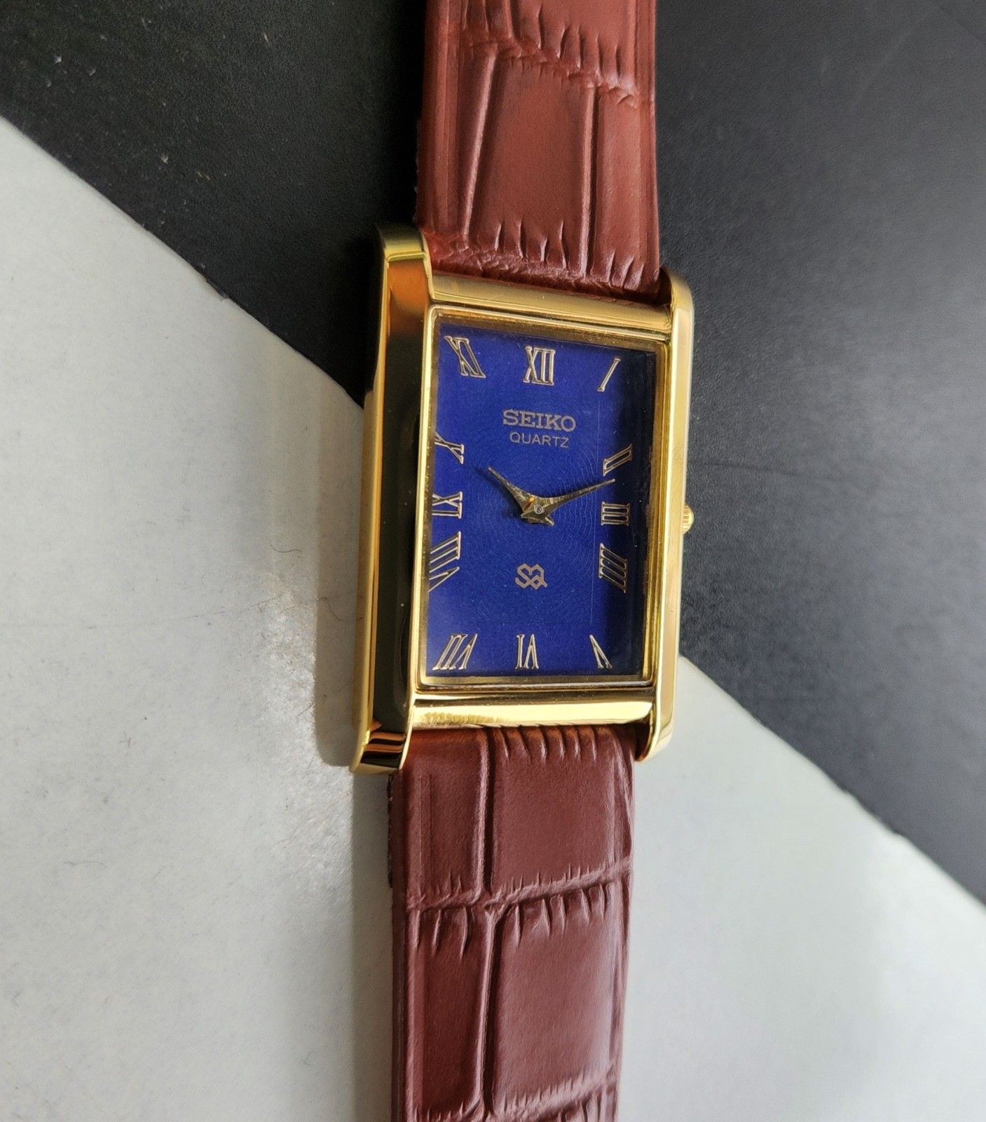 Vintage Seiko Slim Quartz Blue Face Rectangle Japanese 26MM Case Mens Watch A69