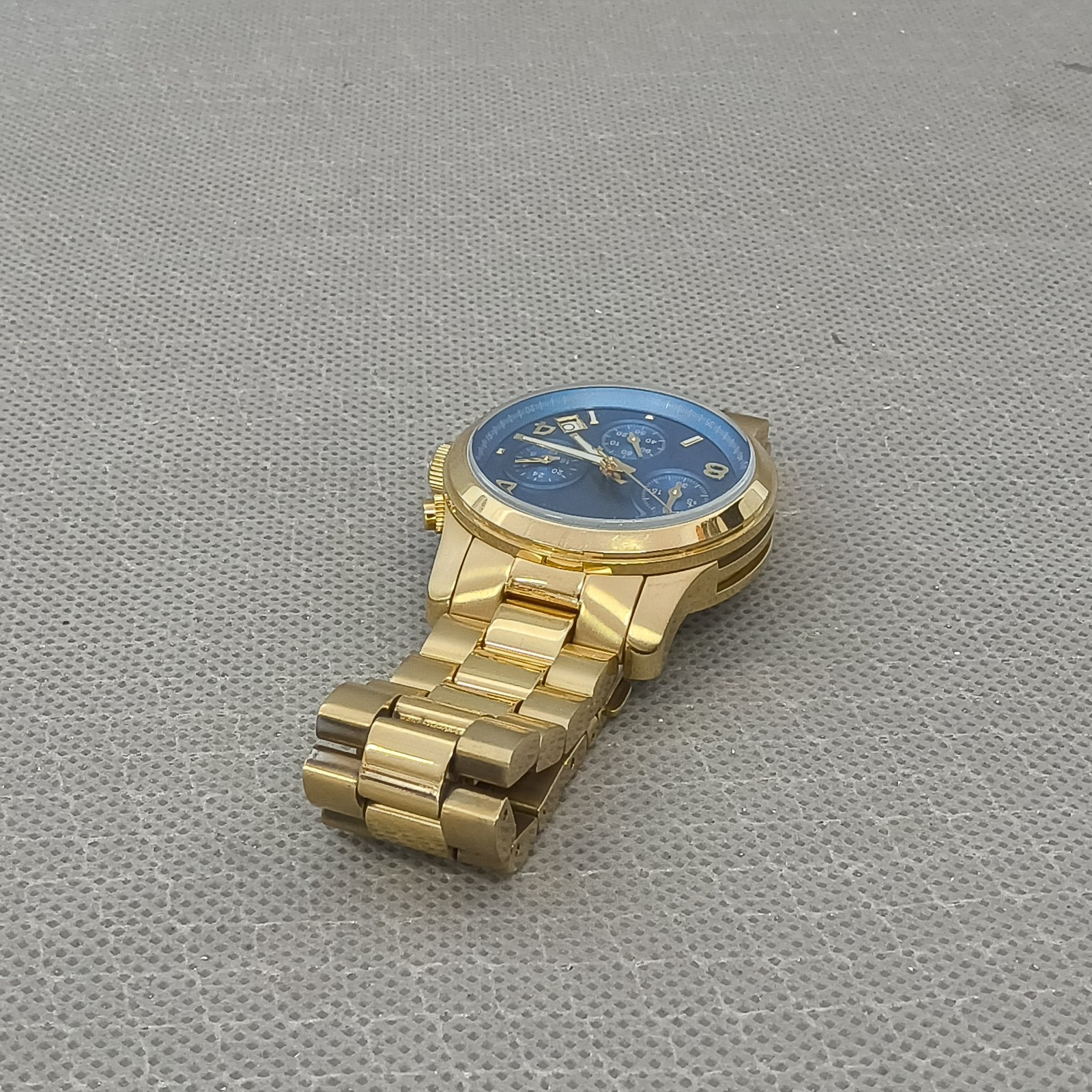 Michael Kors MK-7353 Runway Gold Tone Watch Women Stainless Steel -See condition