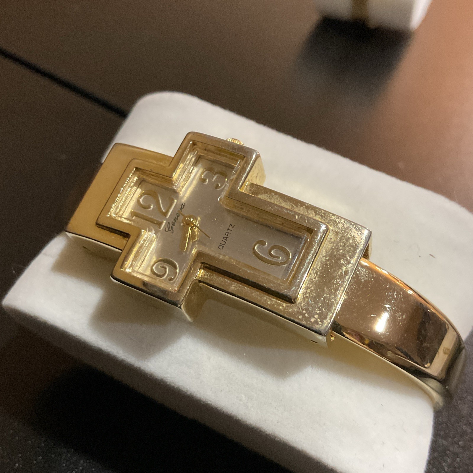 Ladies Gold Tone Cross Shaped Quartz Watch New Battery Bracelet Band