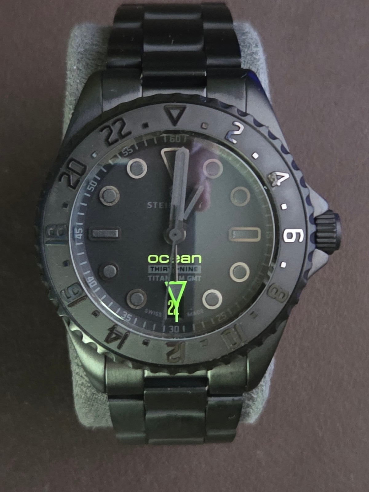 Steinhart Phantom Ocean Dive 39mm Green Steel Black Automatic GMT Watch Swiss