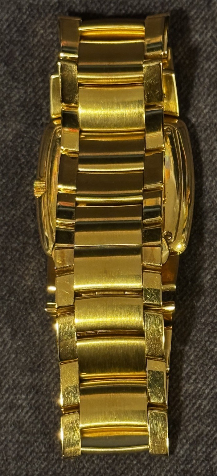 Gucci 8500M Square Quartz Men’s Watch 0017202 NEW BATTERY 7 1/2 – 7 3/4 EUC