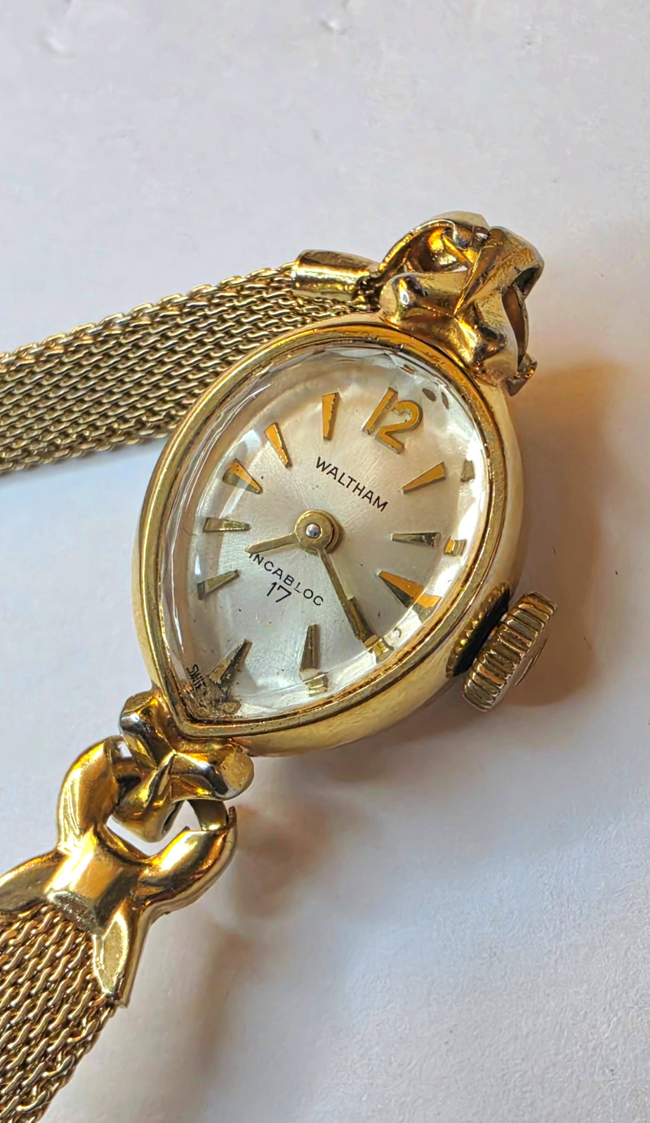 Vintage Waltham Incabloc Women’s 17J Manual Wind Teardrop Gold Tone Bracelet