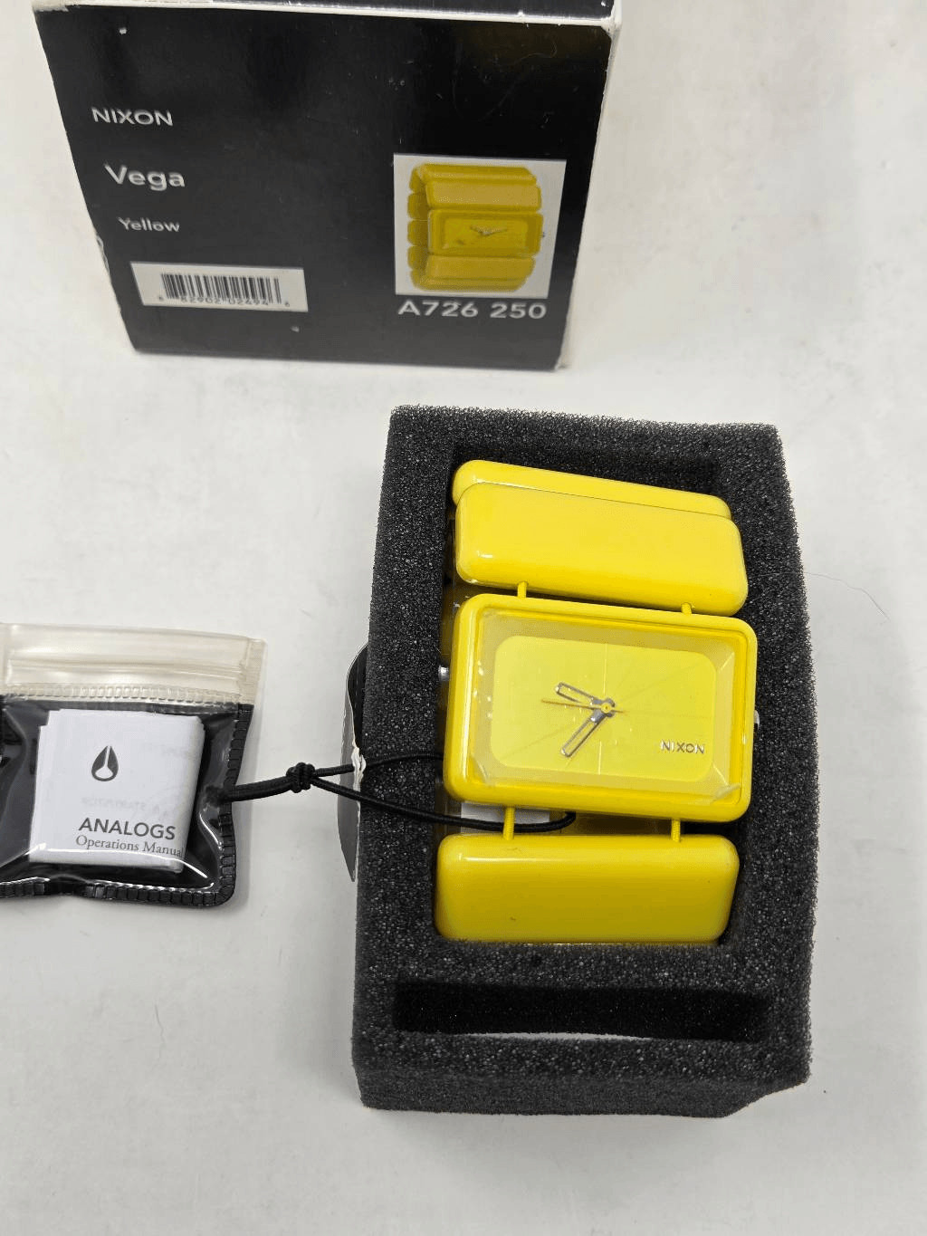 NIXON THE VEGA LOVE THE HOTNESS LADIES QUARTZ YELLOW SQUARE WATCH NEW BATTERY