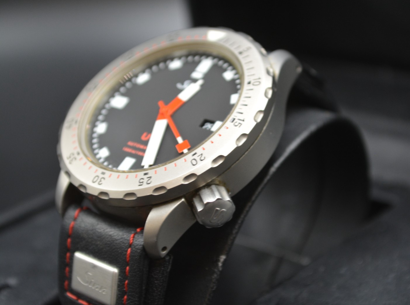 Sinn U1 Dive Watch *Pre-owned* FREE SHIPPING