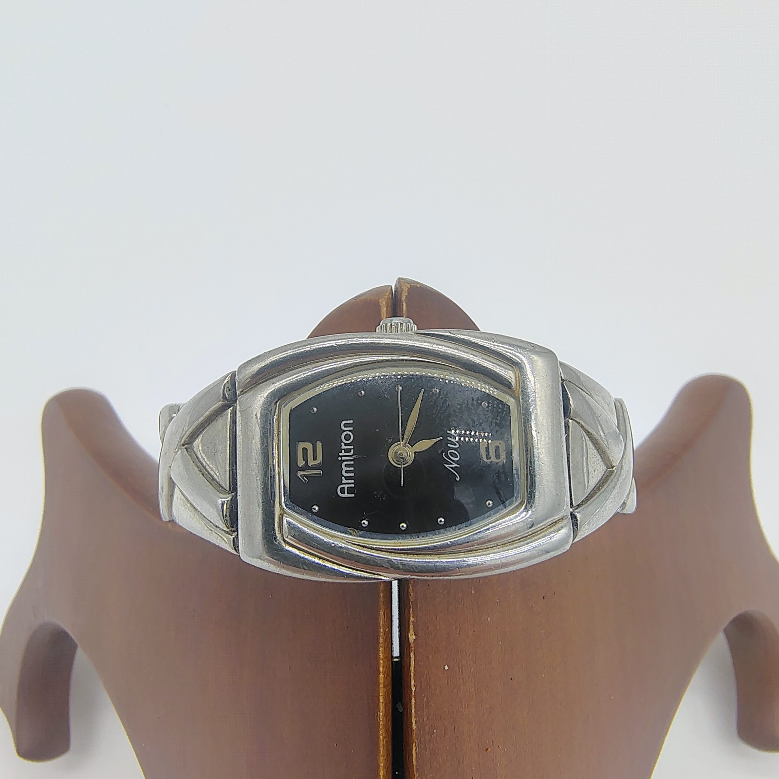 Armitron Now Silverstone Wristwatch Y121E NEW BATTERY