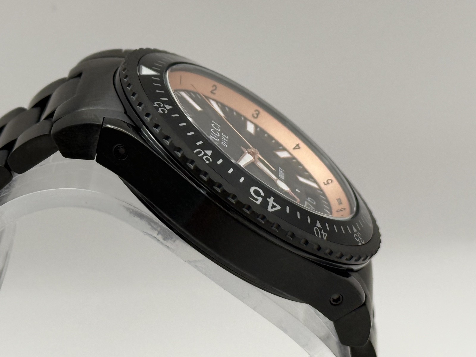 GUCCI Dive YA136213 Date Quartz Black Dial Mens Watch 45mm.