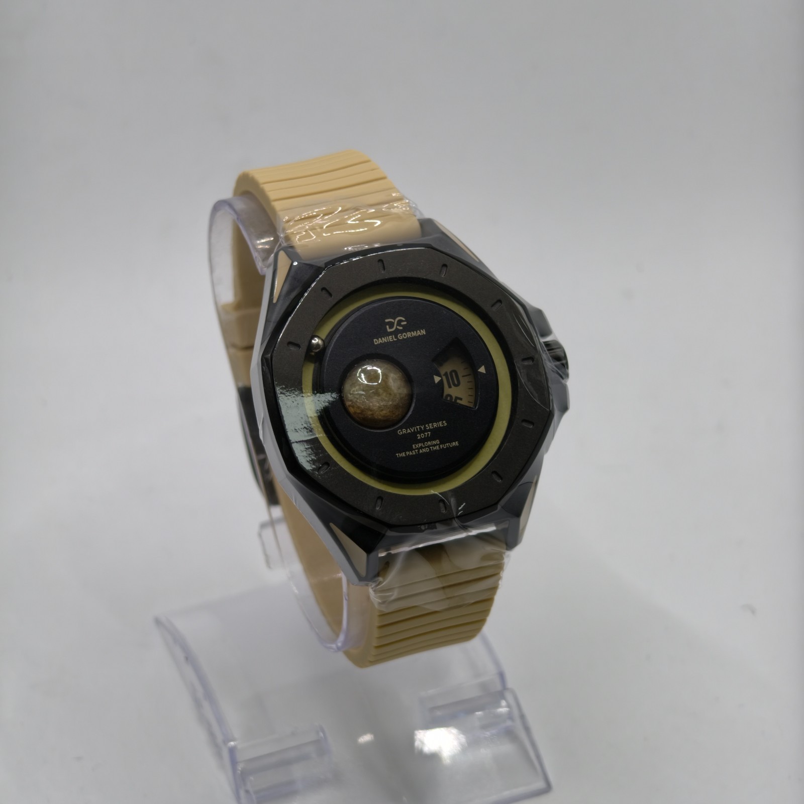 Unique magnetic bead analog watch Magnet Planet II Saturn