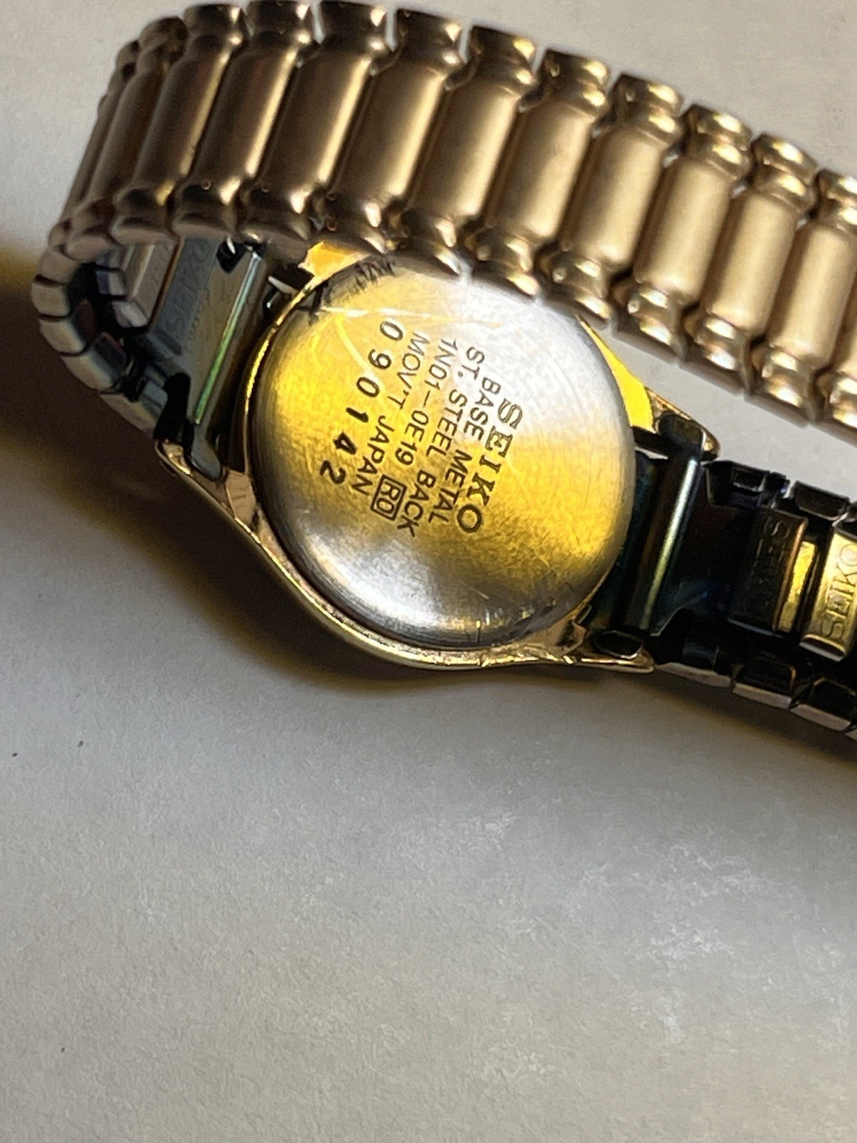 VTG Seiko Women 1N01-0E19 Gold Expansion Quartz Analog 20mm Watch Needs Battery