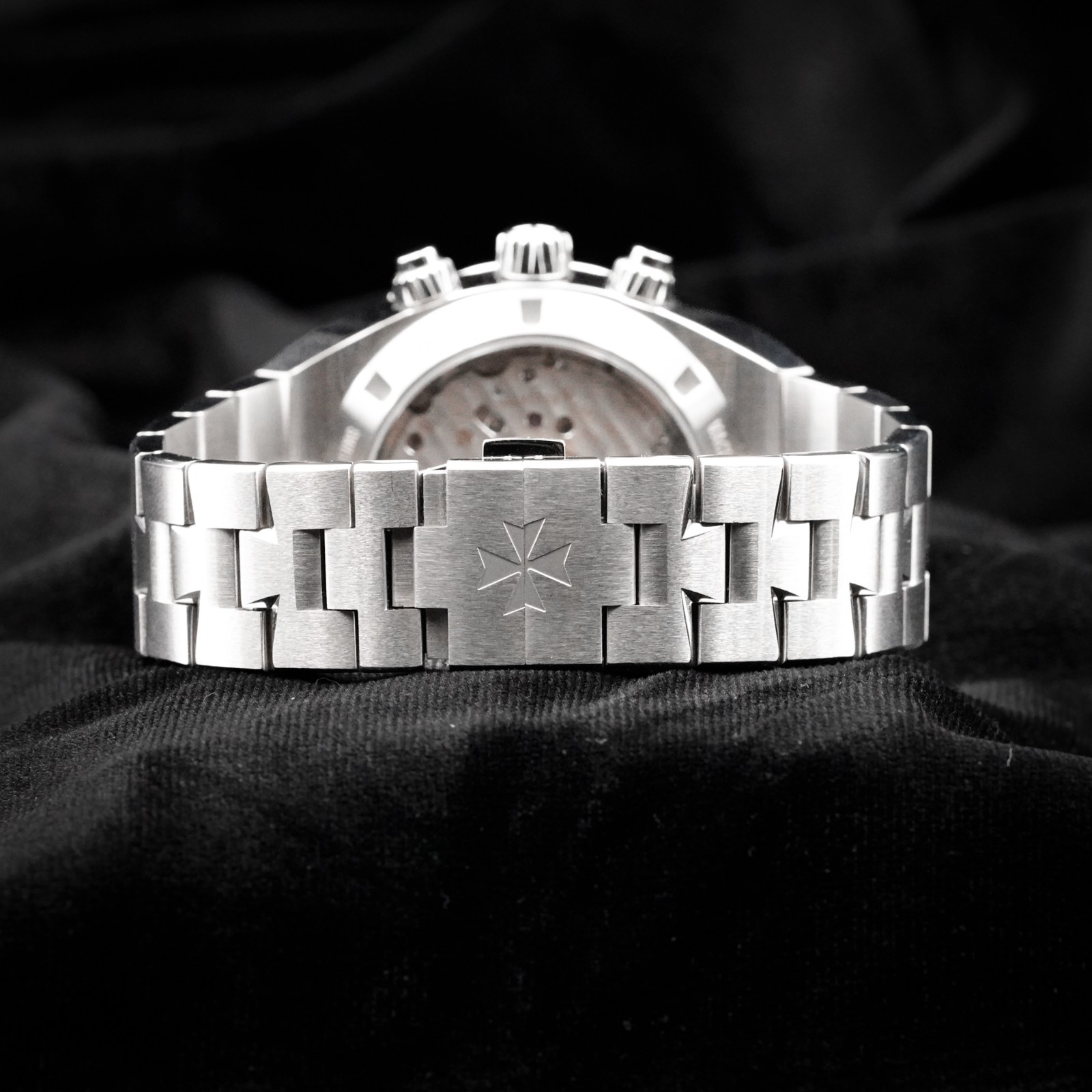 Vacheron Constantin Overseas “Panda” Silver Dial VC 5520V/210A-B686 Full Set