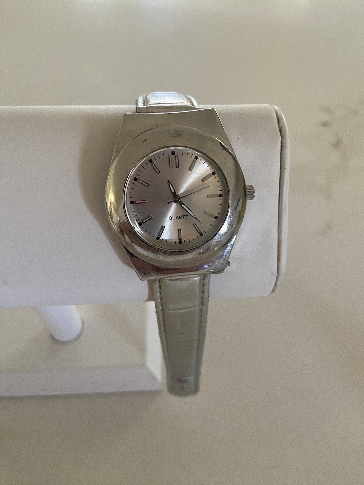 Dillards Brand Fashion Women’s Fancy Watch Rhinestone Works Great Take A Look