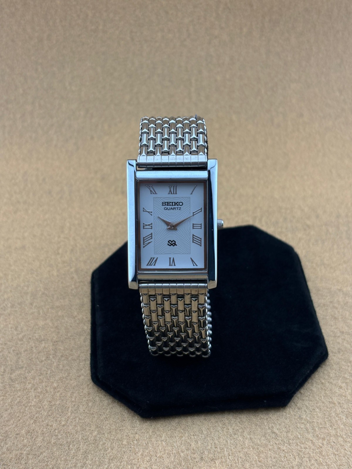 WHITE DIAL Vintage Seiko Slim Quartz men’s Wristwatch