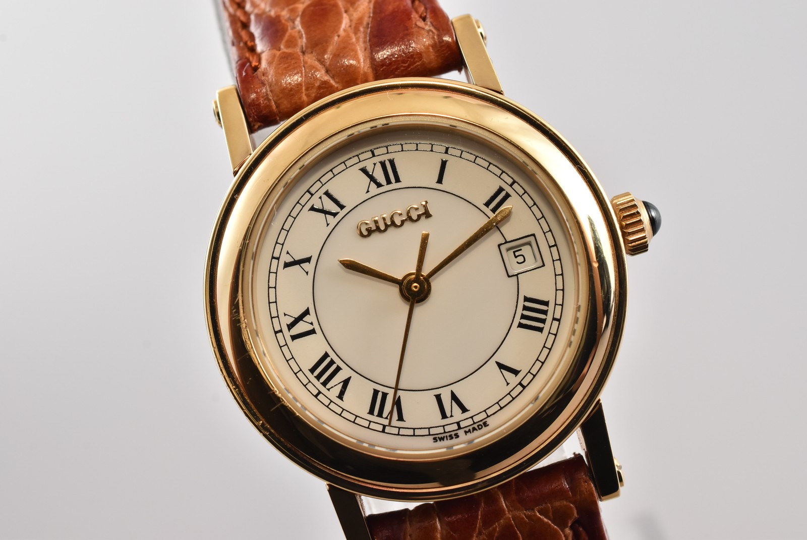 N MINT Gucci 7200L Swiss Made Gold Women Roman Dial Date Quartz Watch