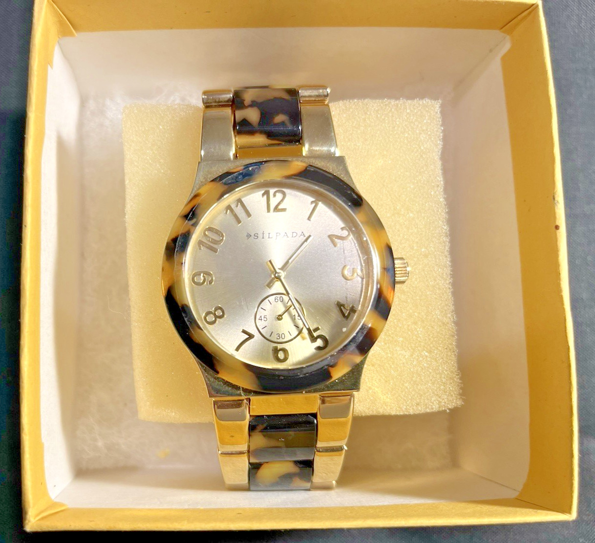 Vin. Sil. Timeless Tortoise Watch 4 1/2″-7 1/2″ resin/steel strap, Resin bezel