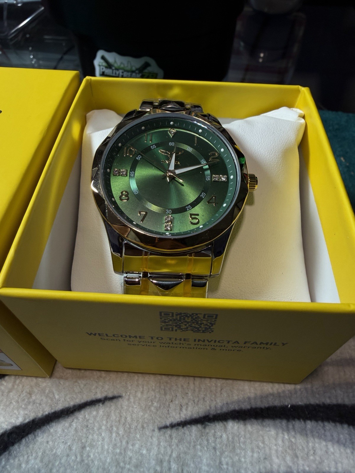🔥🔥Invicta Men’s Quartz Emerald Green Sunburst Dial Silver Tone Bracelet🔥🔥
