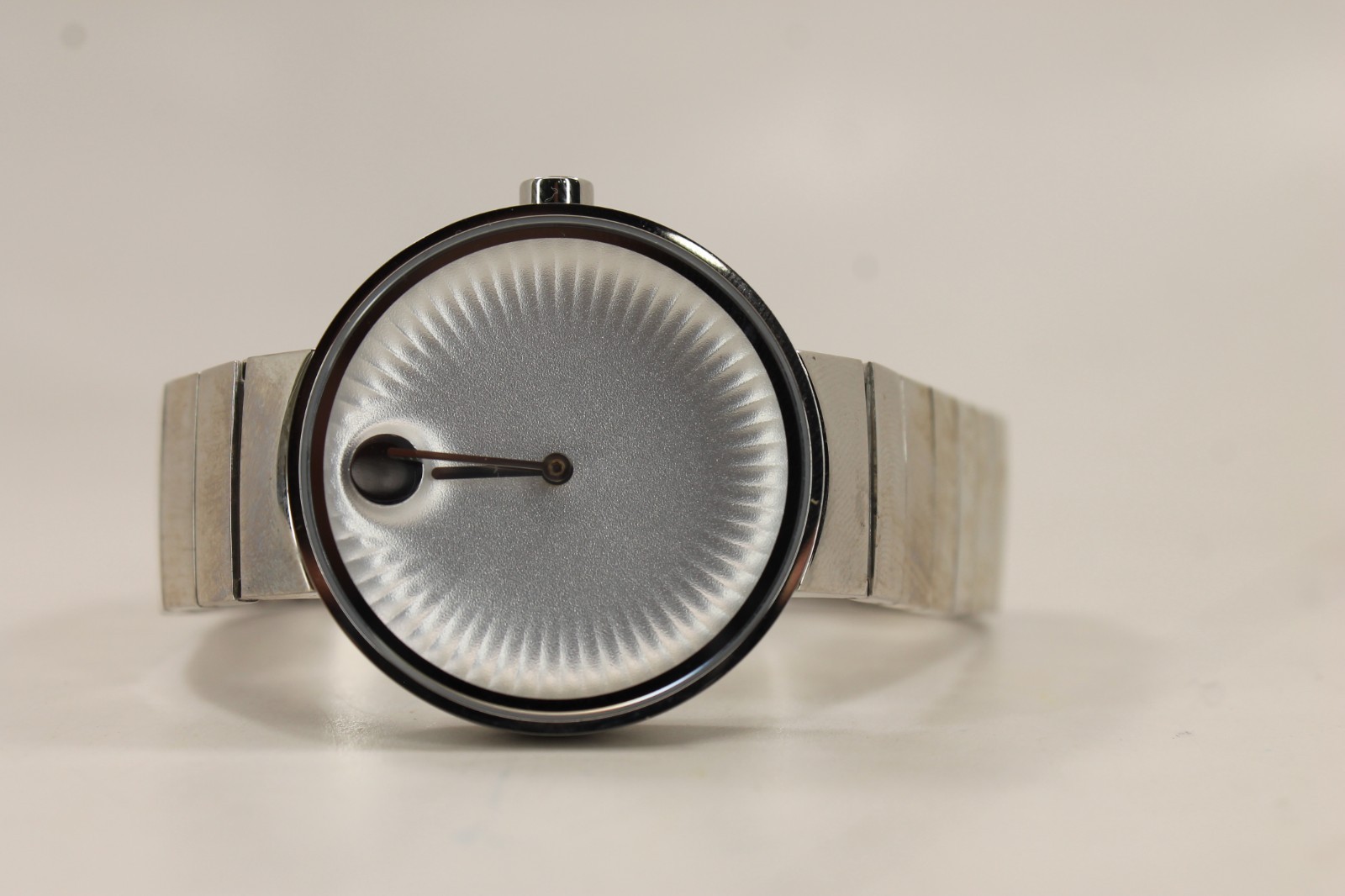 Movado Bold Sapphire Crystal Ladies Watch Runs (MO.02.3.14.6193)
