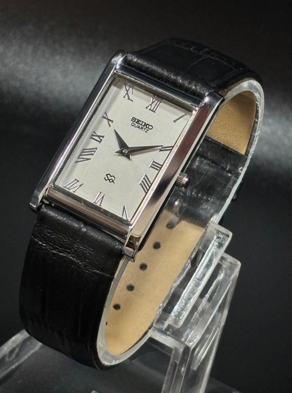 Vintage Seiko Slim Quartz Men’s Wristwatch With Free DDP Shipping