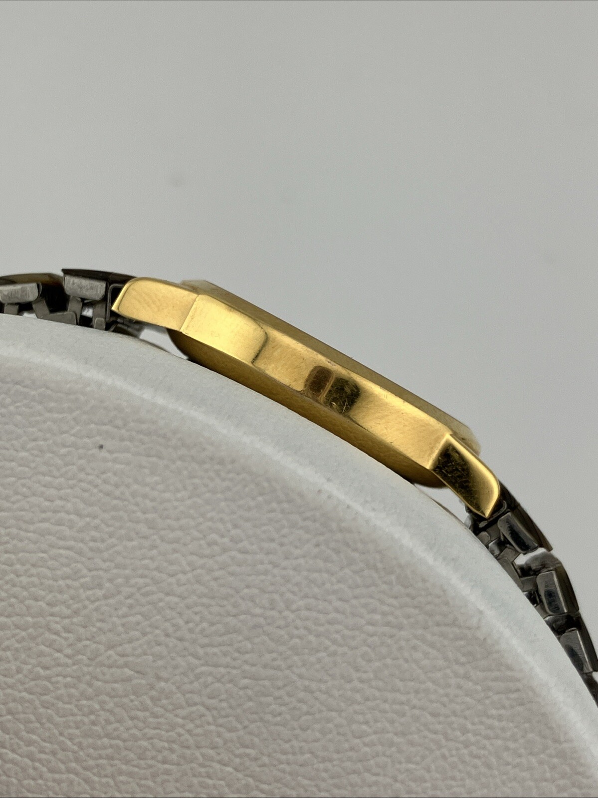 Vtg Futura Ladies 28mm Watch Gold Tone Abalone Band Floating Stone Bezel – RUNS