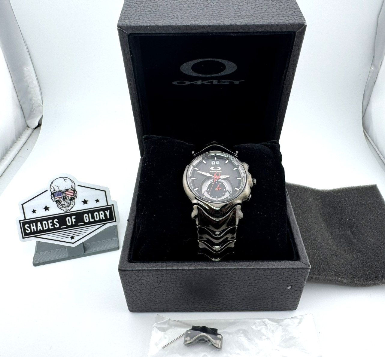 OAKLEY JUDGE STEALTH BLACK STAINLESS STEEL BRACELET BLACK DIAL WATCH 10-164 RARE