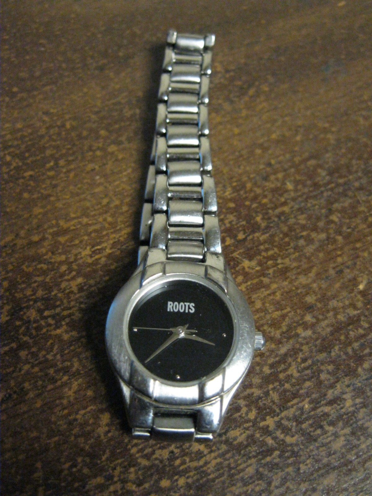 ROOTS Ocean: Stainless Steel Case-Bezel-Band/Black Dial/Woman R346 Running