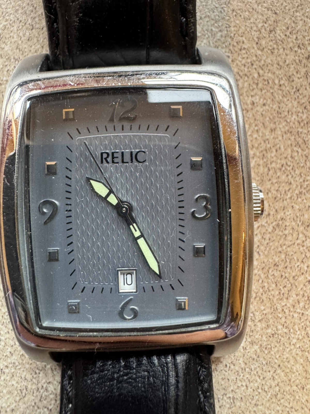 Relic ZR77085 Men’s Chrome Analog Silver Dial Quartz Watch water resistant
