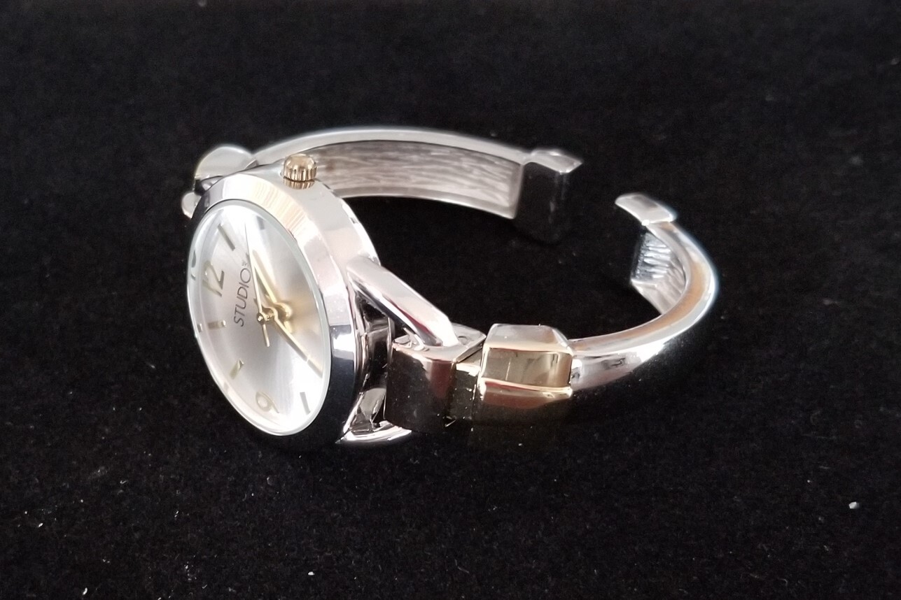 NWOT Studio Time (Kohl’s) Two Tone Cuff/Bangle Watch STD4050T 6″-7.5″ Running