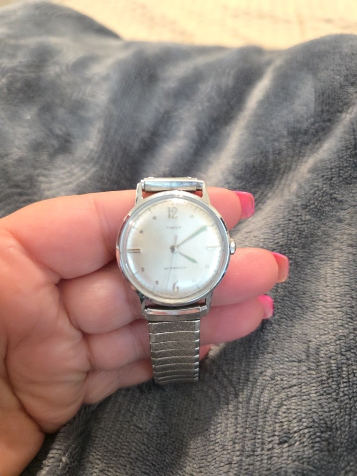 VINTAGE TIMEX MECHANICAL WATCH MENS ALUMINUM CASE SILVER TONE