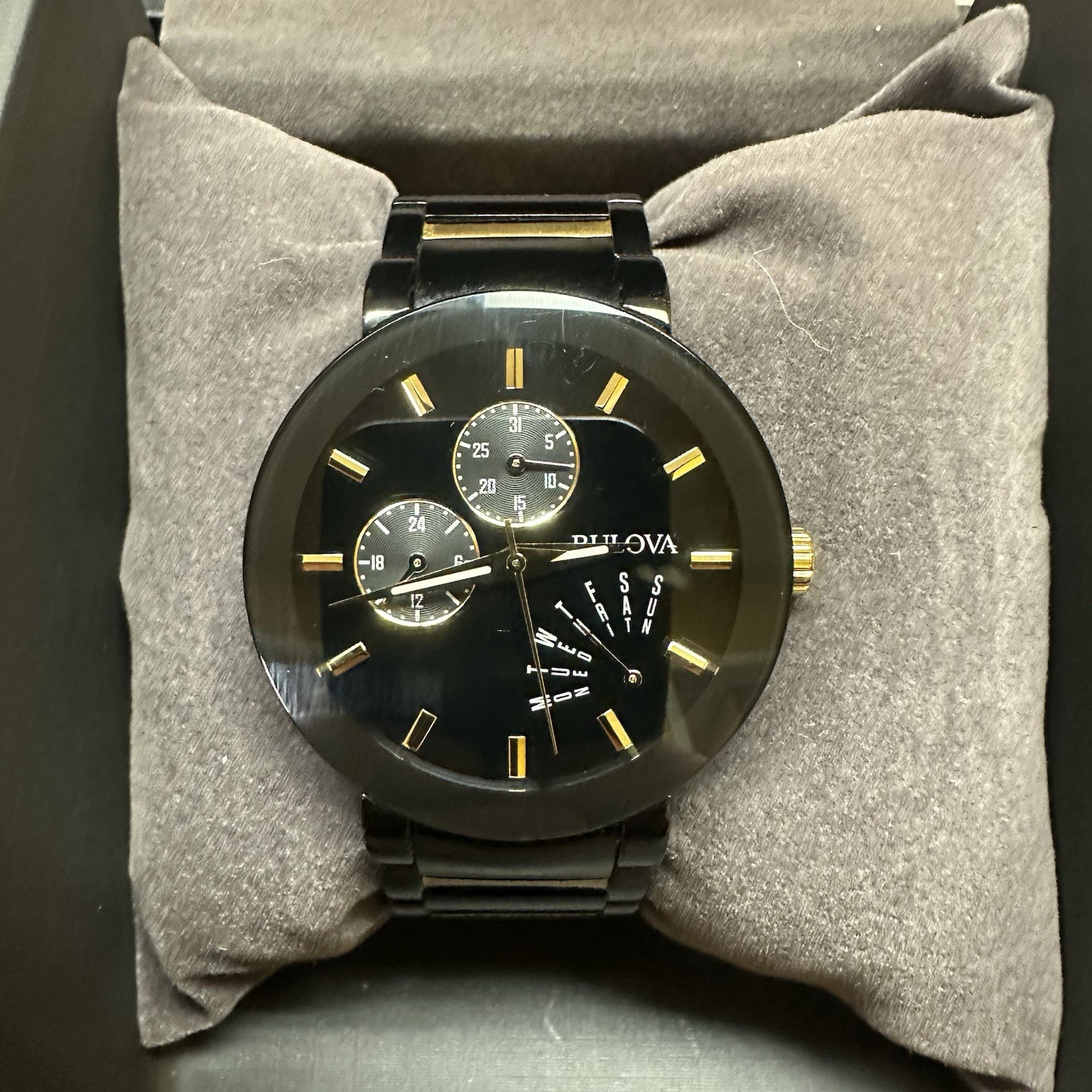 Bulova Men’s Futuro Day Date Quartz Black Gold Tone Watch 40MM 98C124 Runs!