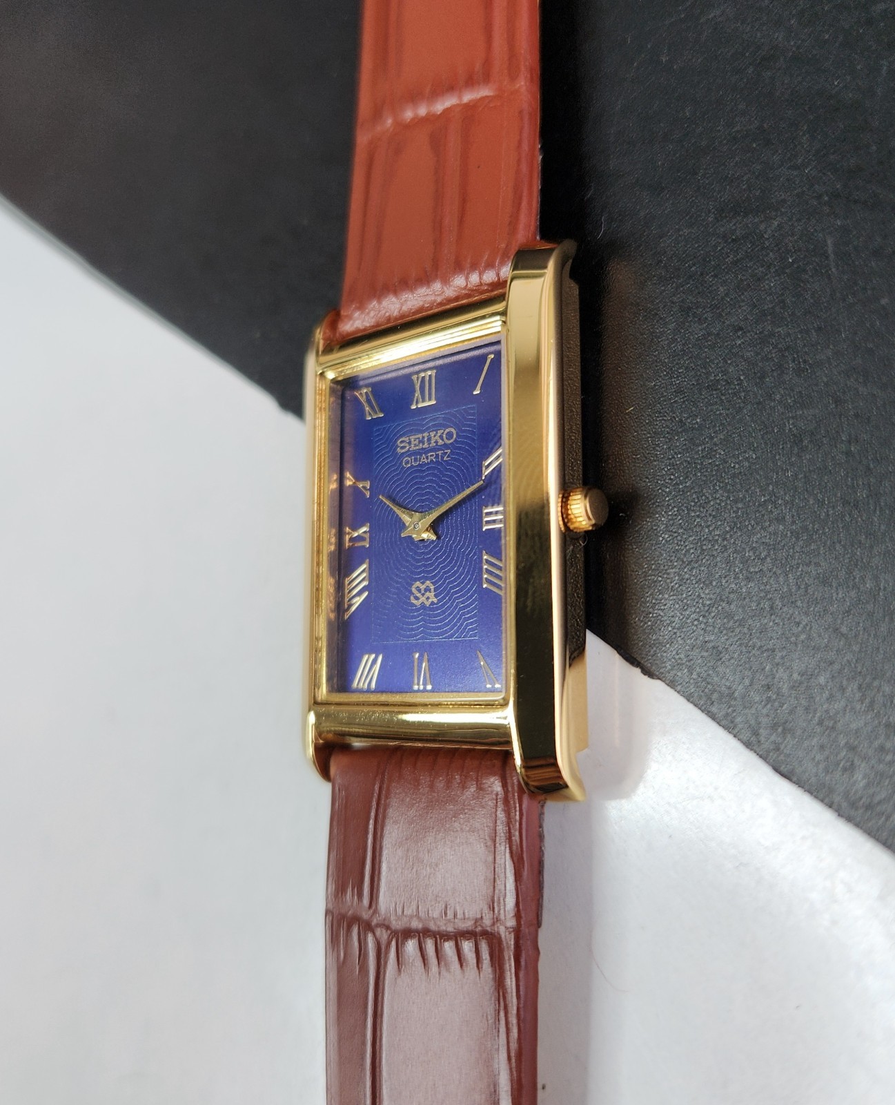 Vintage Seiko Slim Quartz Blue Face Rectangle Japanese 26MM Case Mens Watch A69