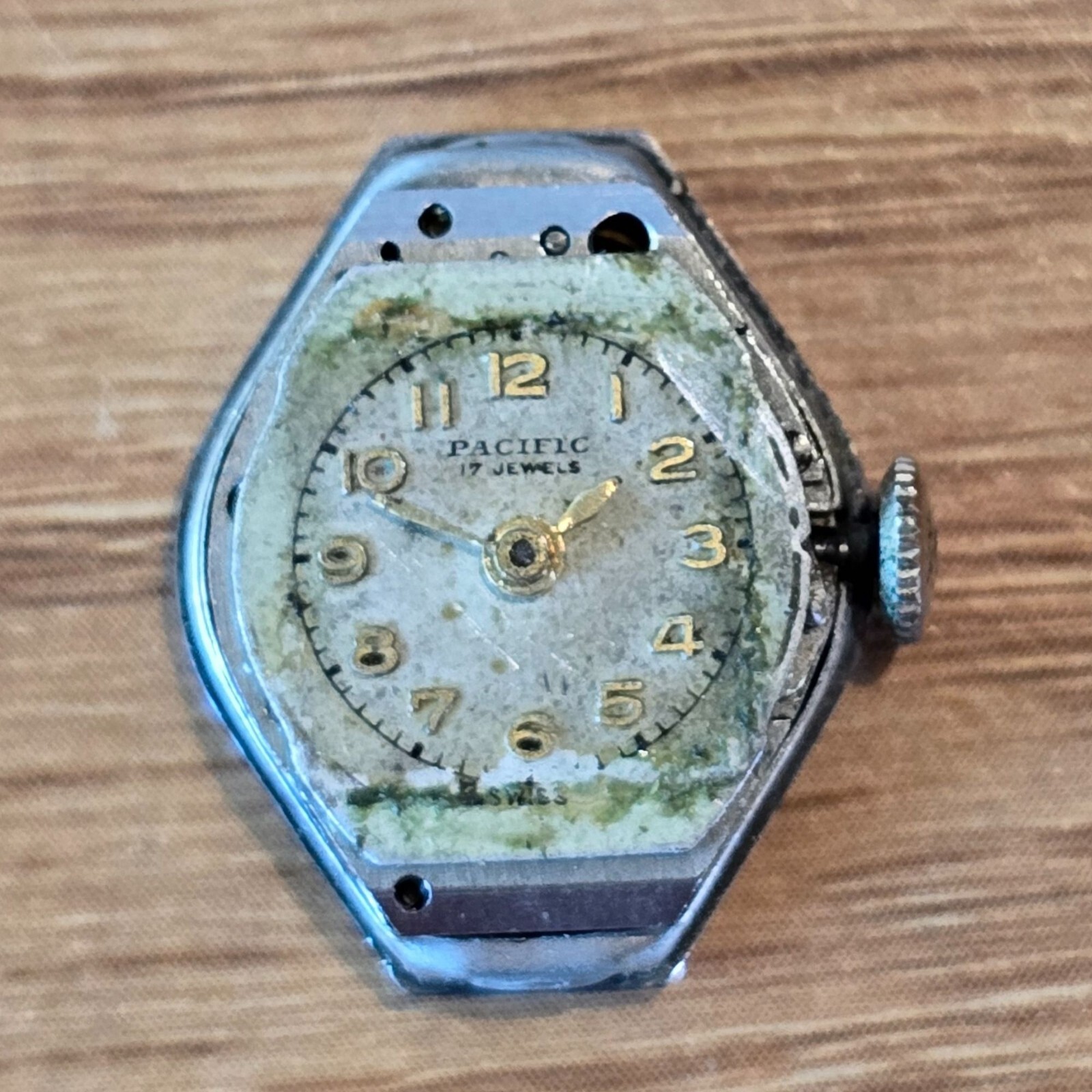 Vintage PACIFIC 17 Jewel Pinstripe 10 krgp Swiss Mechanical Watch Movement WP2