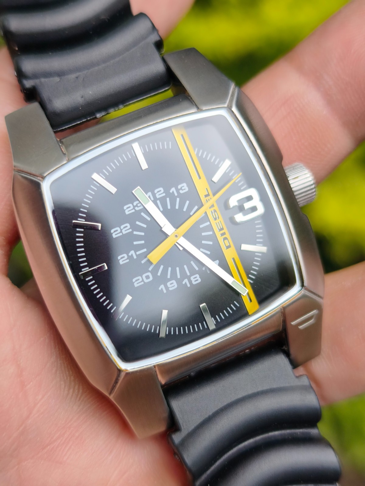 Vintage Diesel DZ-1089 Only The Brave Yellow Black Dial Square Men’s Quartz Watc