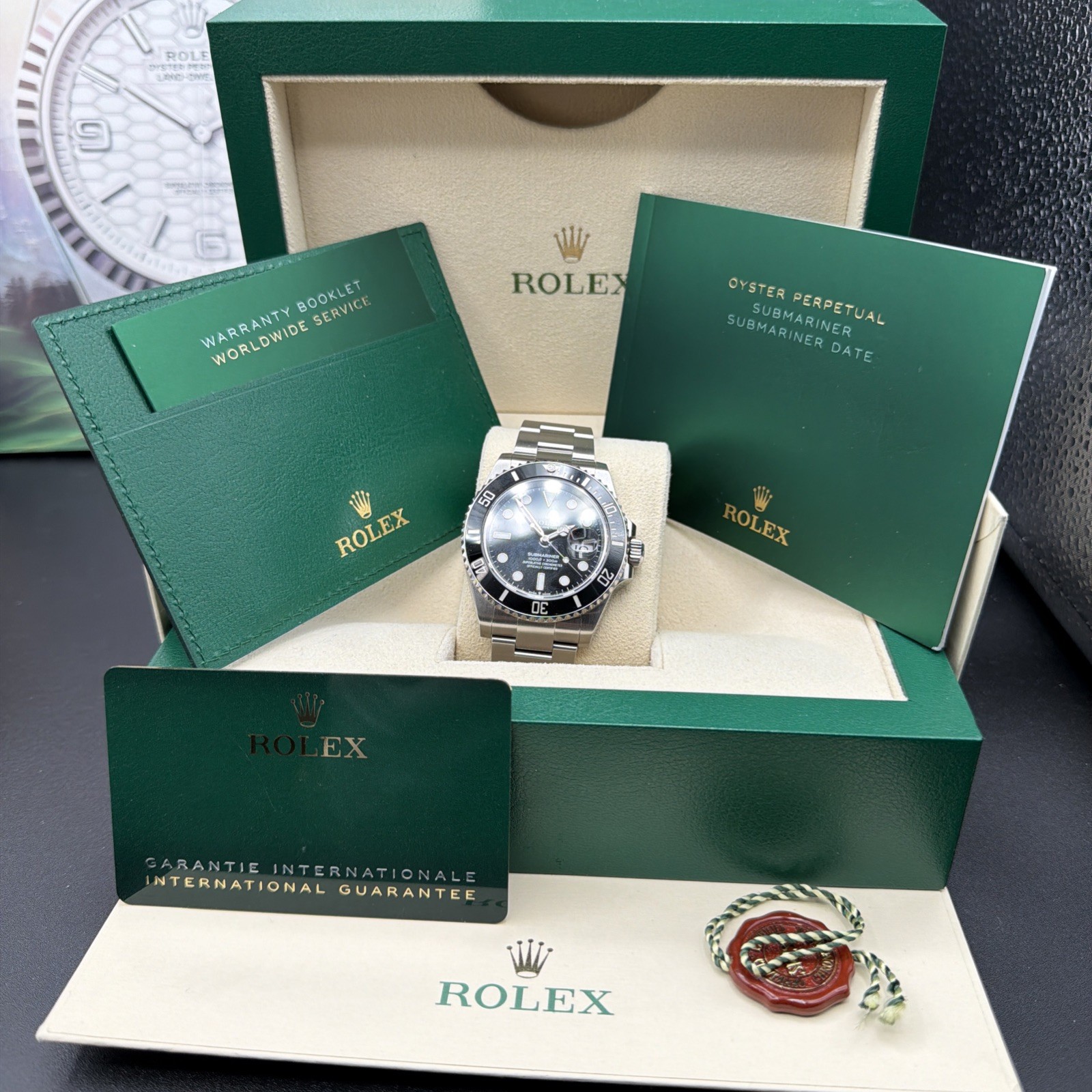 Rolex Submariner 126600Silver Oyster Bracelet with Black Bezel