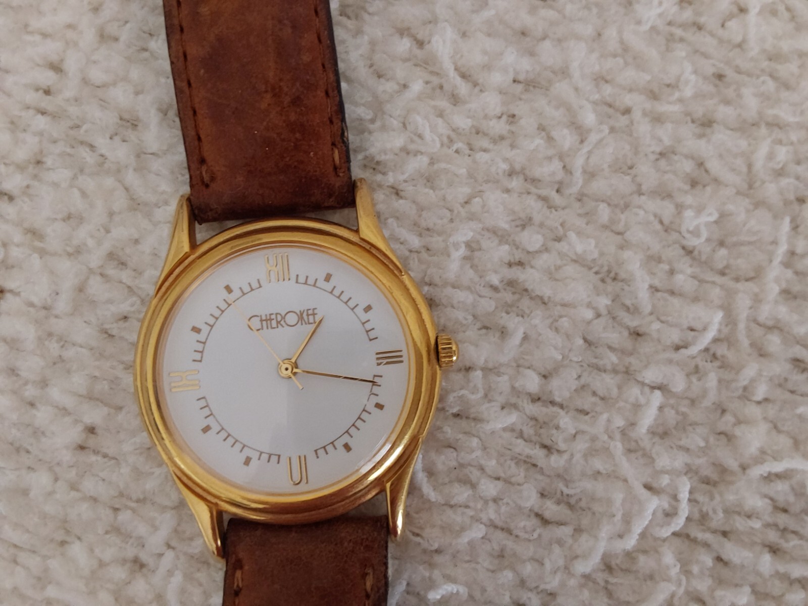 Cherokee Vintage Water Resistant Round Bezel Leather Strap Wristwatch