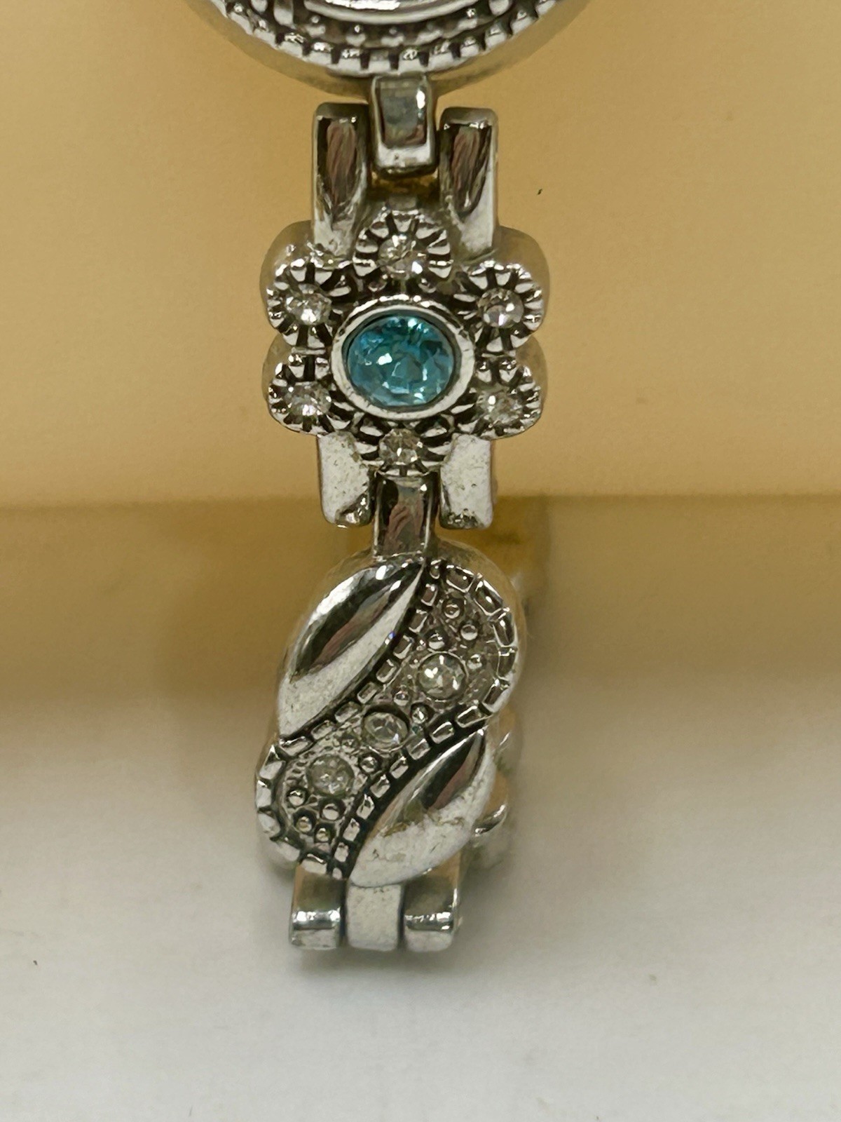 Floral Blue Crystal Womens Watch 19mm White Oval Silver Tone New Battery 7.5 In