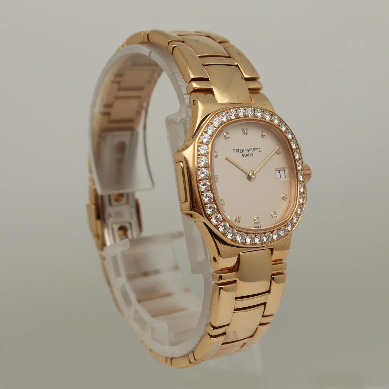 Patek Philippe Nautilus 27mm 18k Yellow Gold Ladies Watch 4700/530J-001