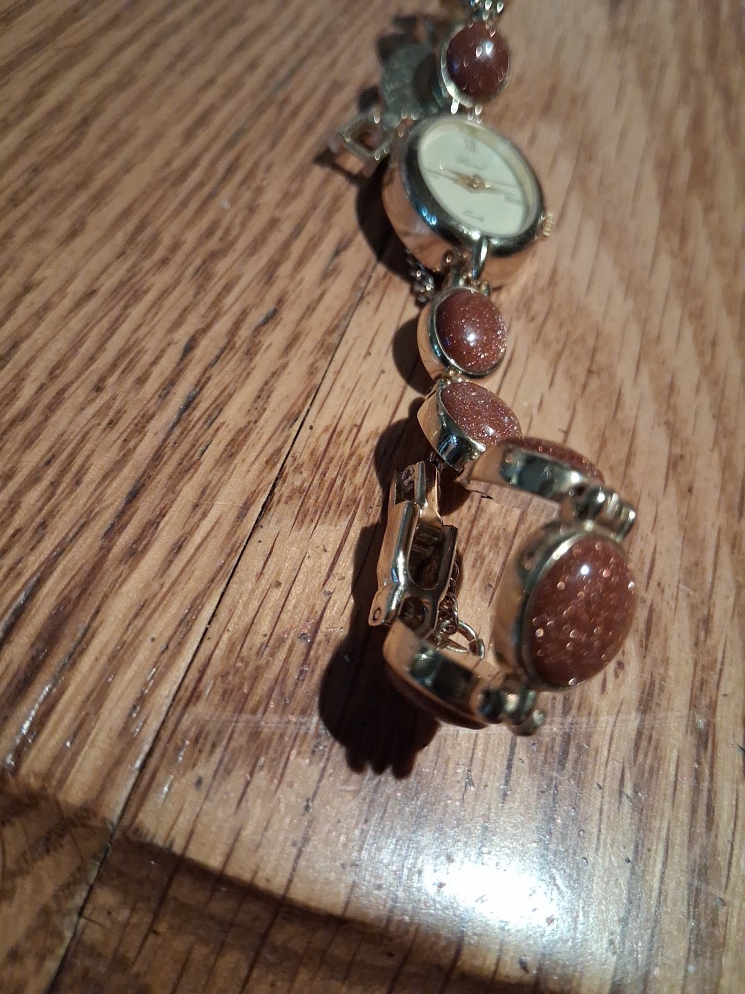 Vintage Lucoral Oval Gold Fleck Lucite Cabochon Approx 7.5″Bracelet Gold Tone