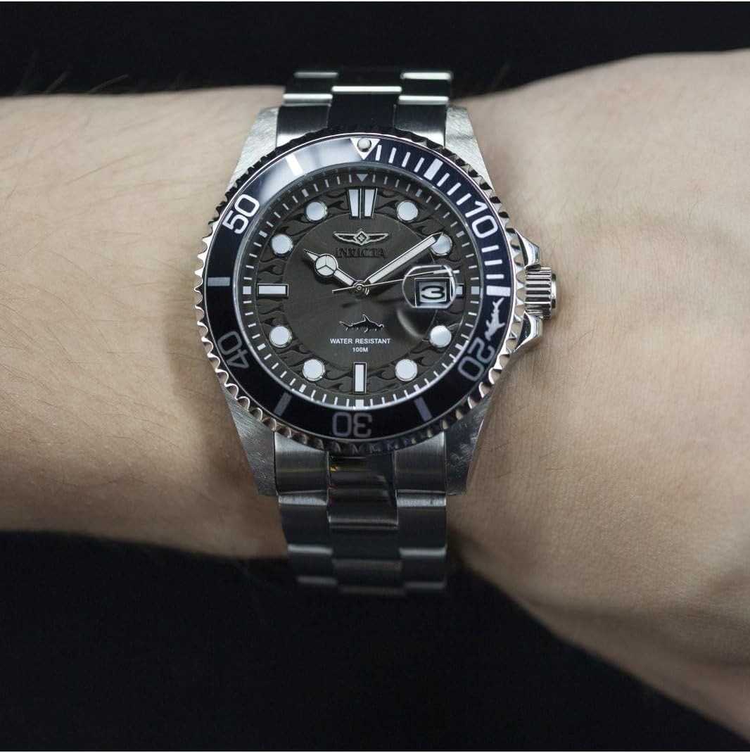 Stylish Men’s Pro Diver Quartz Chronograph Watch – Silver Bracelet & Black Dial