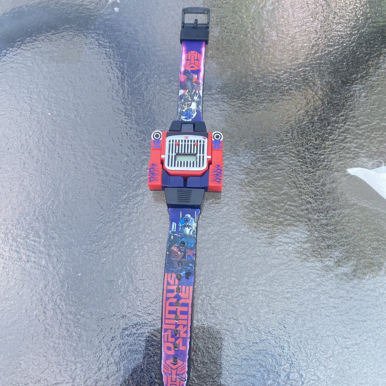 2011 TRANSFORMERS OPTIMUS PRIME TRANSFORMING WATCH LCD DIGITAL WRIST Please Read