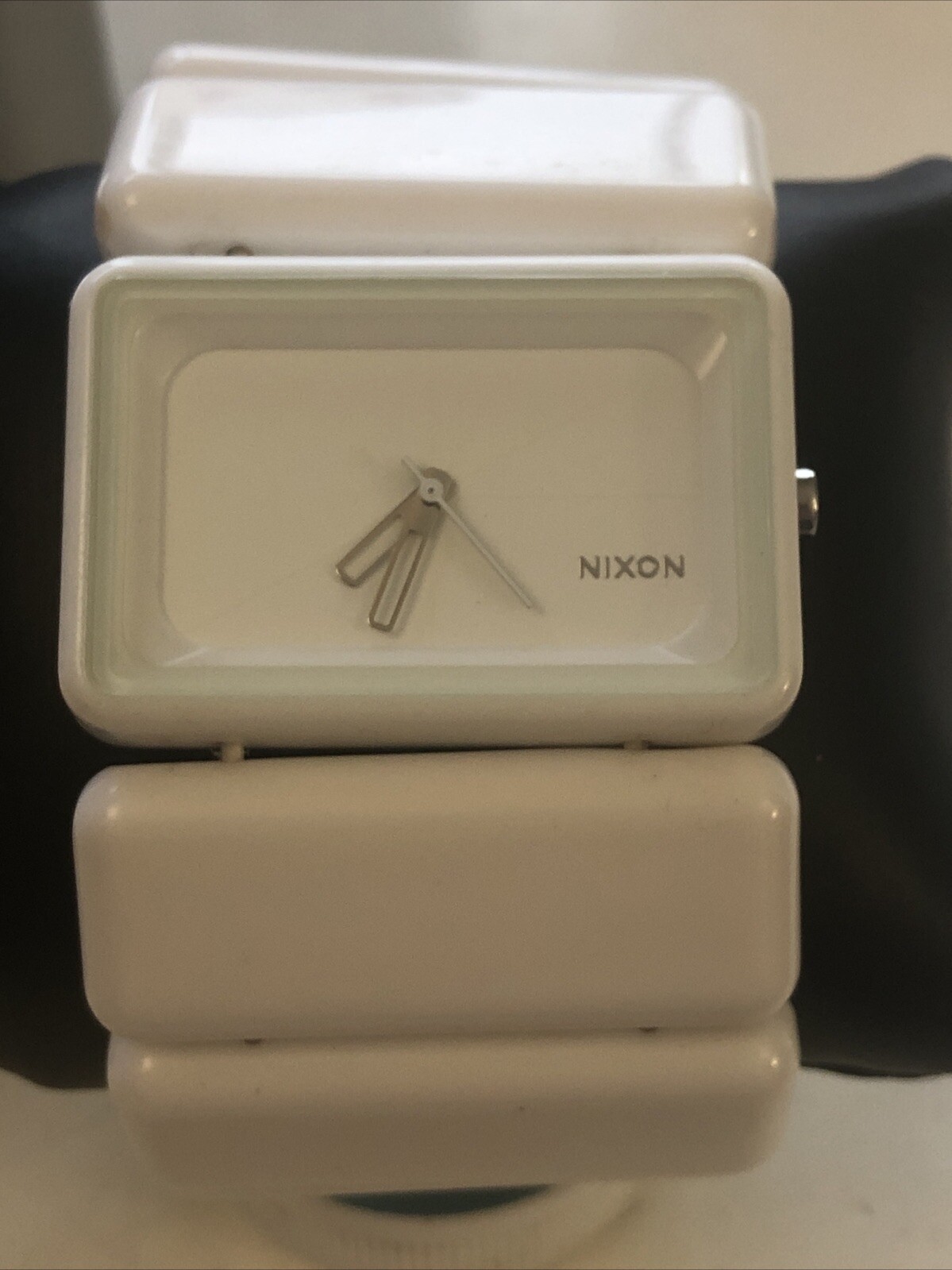 Nixon The Vega All White Stretch Wrist Watch NEW BATTERY