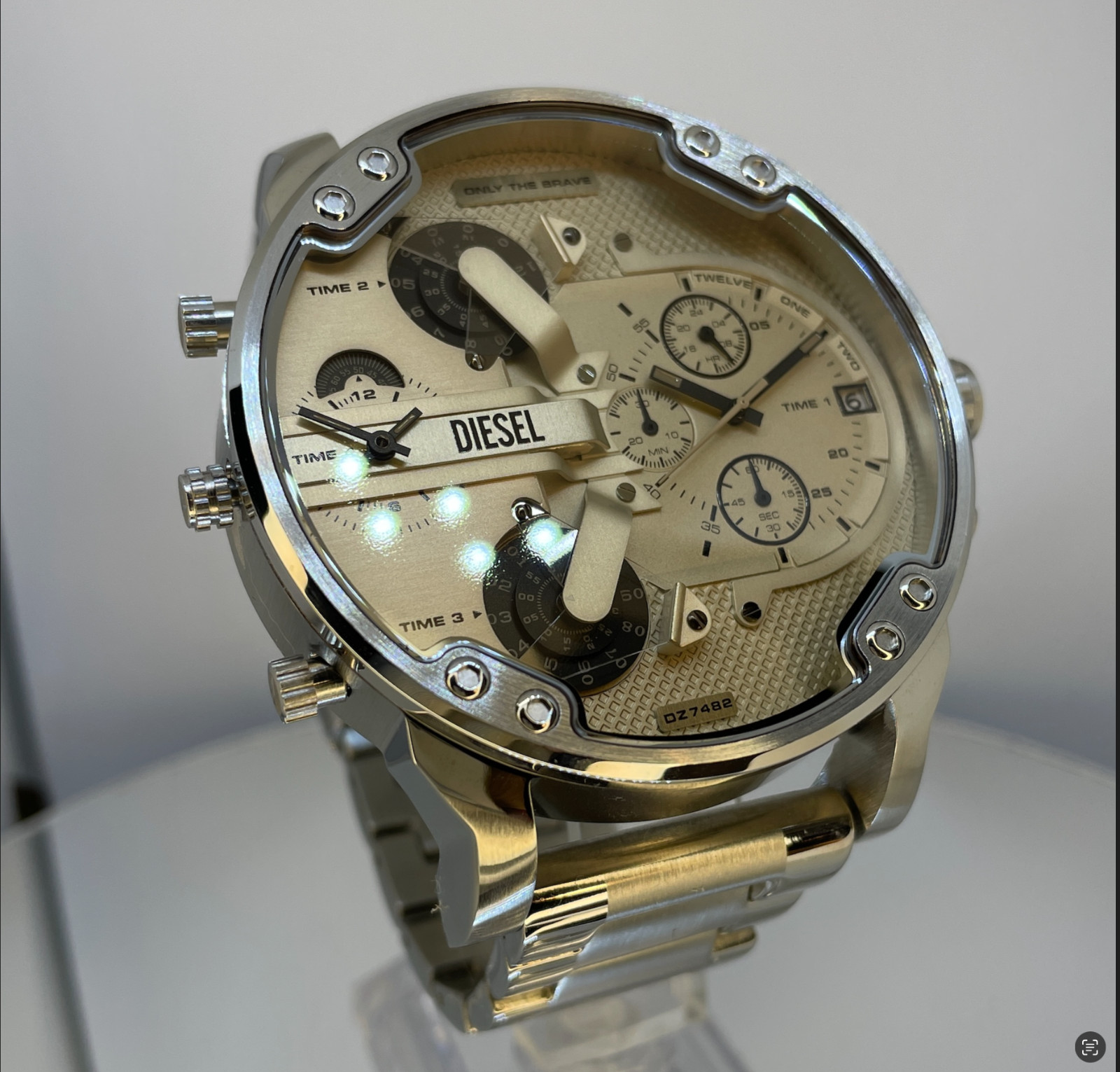 2025 Brand New Diesel Mr. Daddy 2.0 watch features a white sunray dial DZ7482