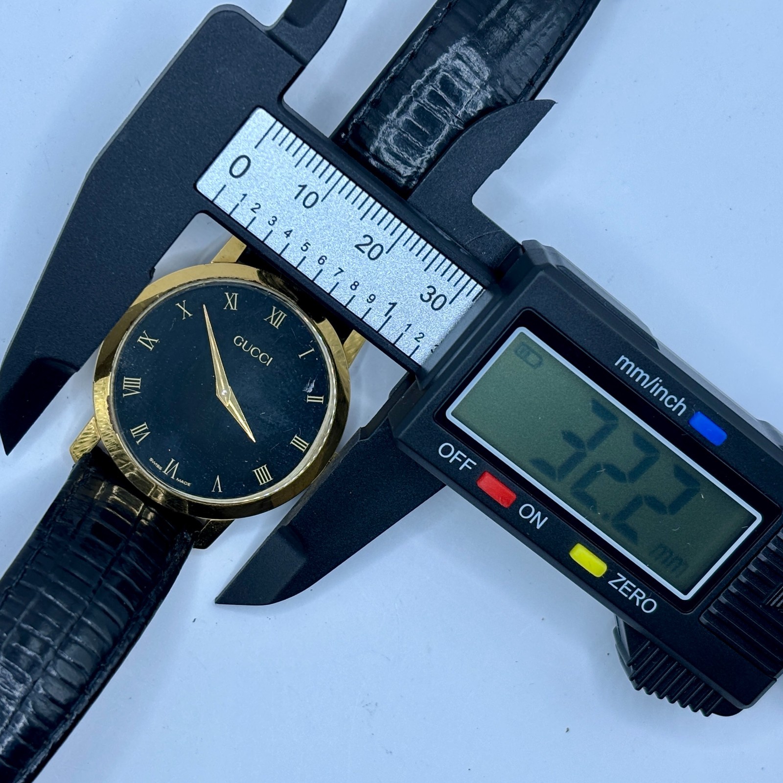Vintage Gucci 2200M Gold Tone Black Dial Roman Numerals Swiss Quartz Watch