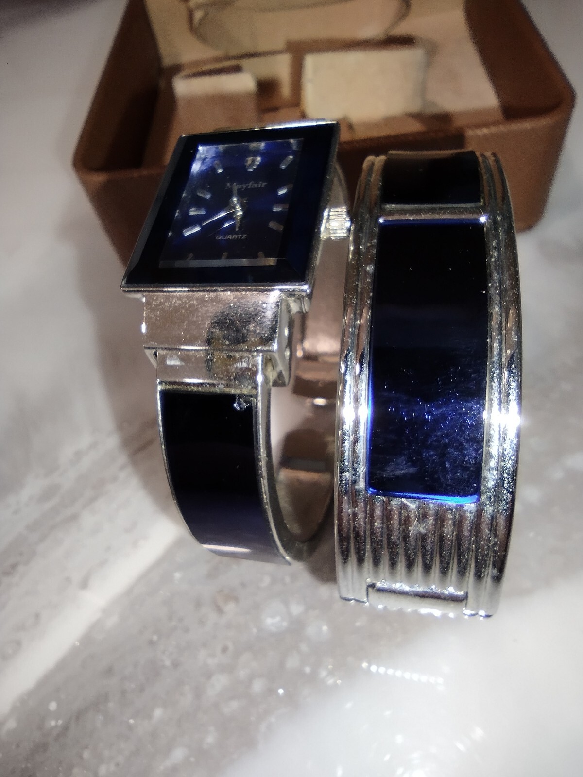 Mayfair Quartz designer Watch Womens With Bracelet Blue matching set Clip on