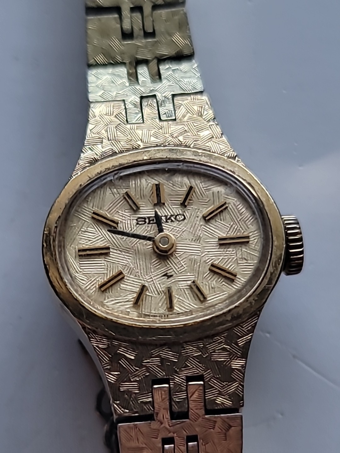 Vintage Seiko Women’s Gold Watch 890488 11-7619 Analog Brushed Gold VGC
