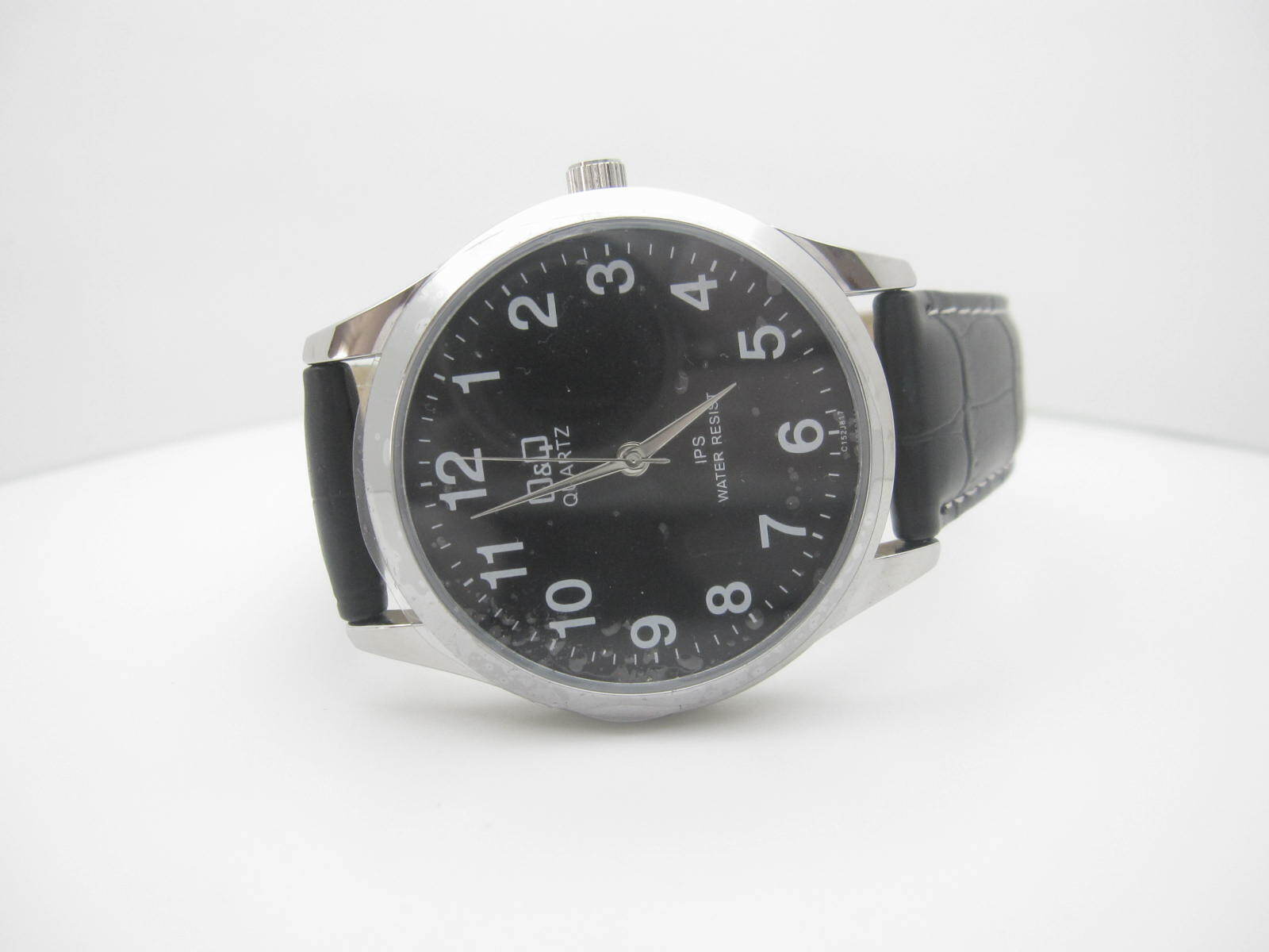 New Q & Q Quartz IPS 3 Bar Water Resistant Analog Dial Casual Watch (B491)