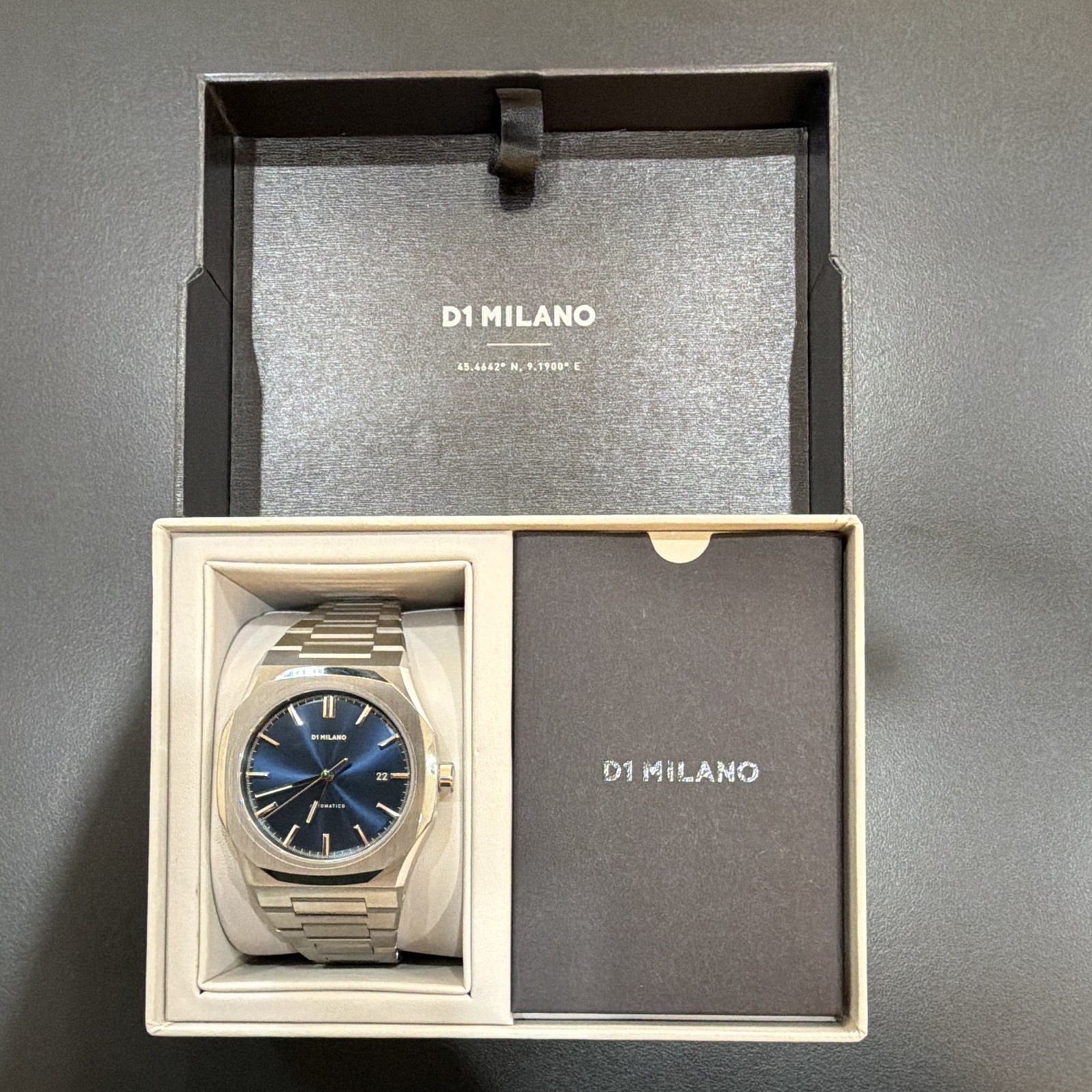 NEW D1 Milano ATBJ11 Automatic Blue Sunray Dial 41.5mm SS w/ Tags Full Set