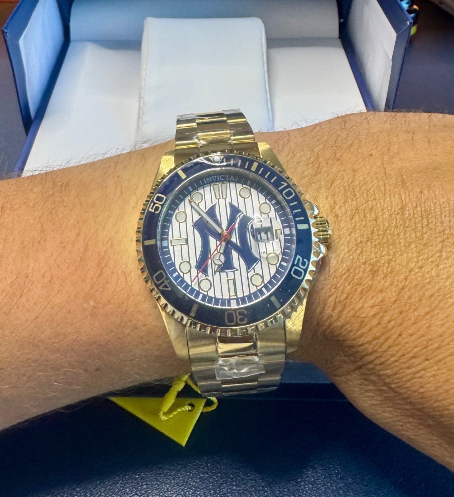 Invicta Pro Diver New York Yankees Edition Gold 43mm Men’s Watch 49858 NEW